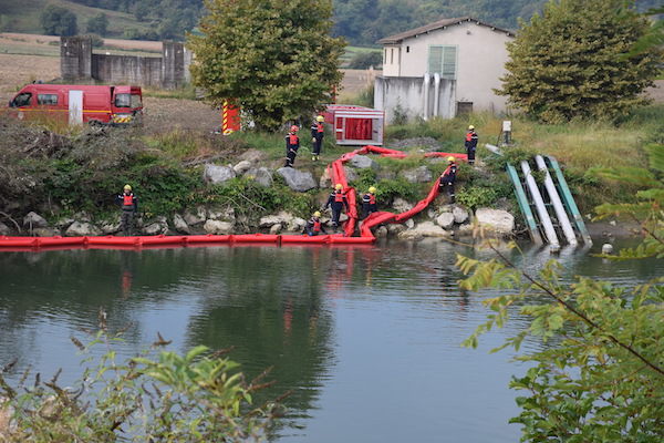 Les pompiers SOBEGI en exercice de dépollution grande ampleur